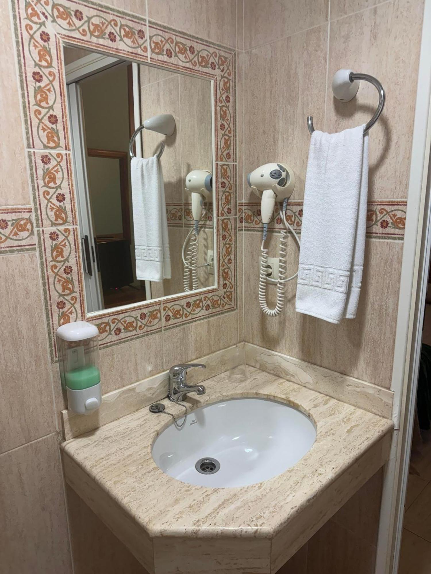 Hostal Joaquin Las Ventas con Pena Aguilera Exterior foto